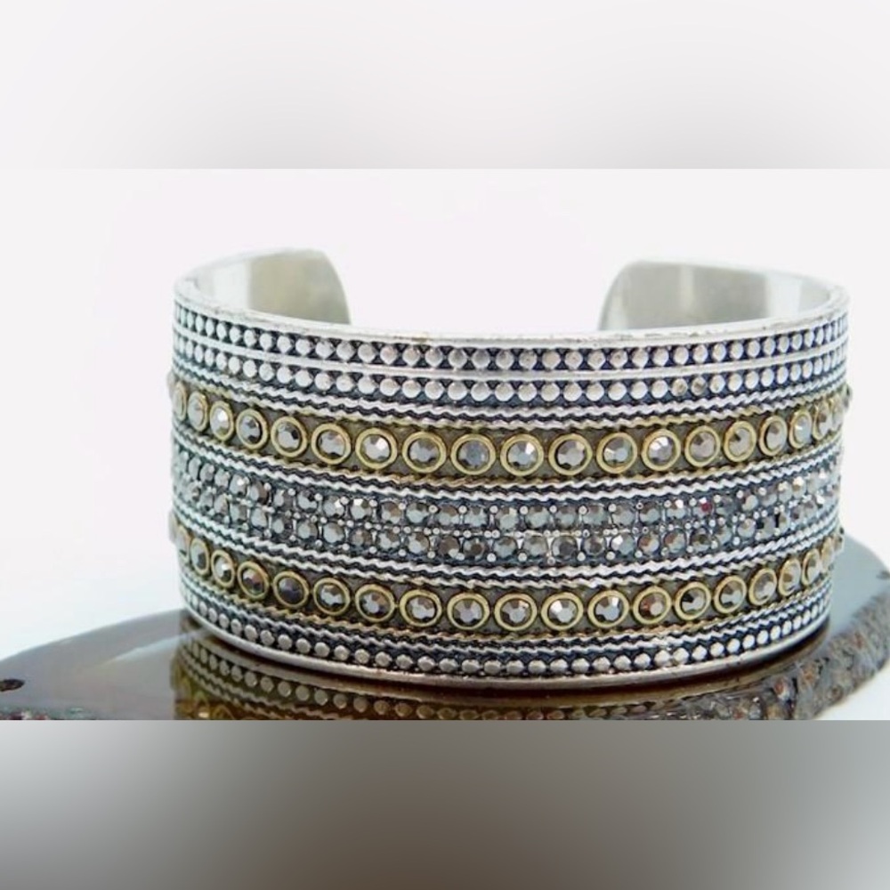 Gorgeous Lucky Brand Cuff Bracelet Silver Tone Crystal 6.5"